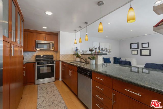 2170 Century Parkway 2003, Los Angeles, CA 90067