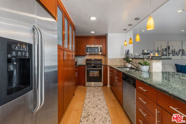 2170 Century Parkway 2003, Los Angeles, CA 90067