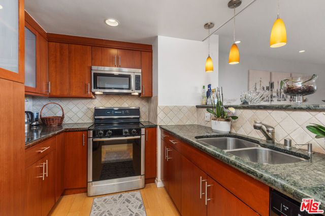 2170 Century Parkway 2003, Los Angeles, CA 90067