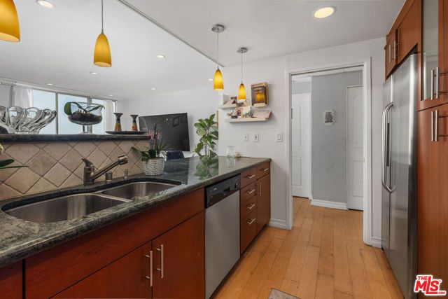 2170 Century Parkway 2003, Los Angeles, CA 90067