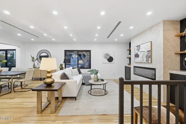 2001 Kenilworth Avenue Avenue, Los Angeles, CA 90039