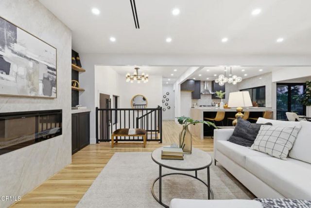 2001 Kenilworth Avenue Avenue, Los Angeles, CA 90039