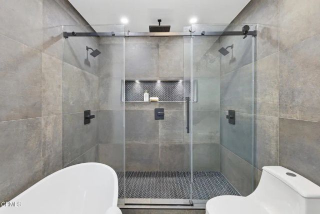 2001 Kenilworth Avenue Avenue, Los Angeles, CA 90039