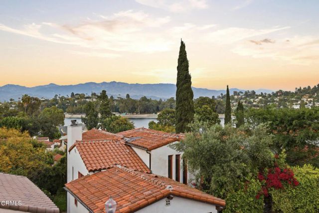 2001 Kenilworth Avenue Avenue, Los Angeles, CA 90039