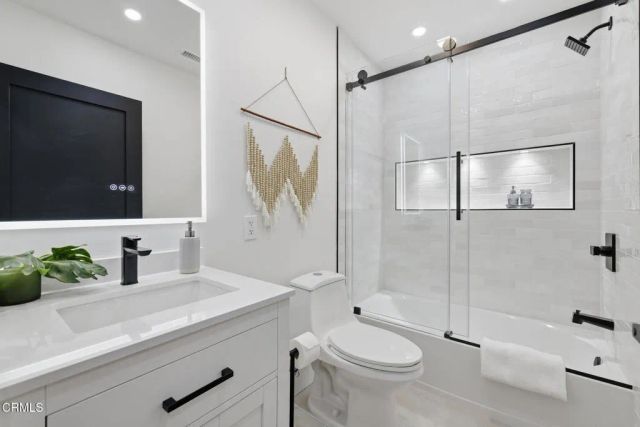 2001 Kenilworth Avenue Avenue, Los Angeles, CA 90039