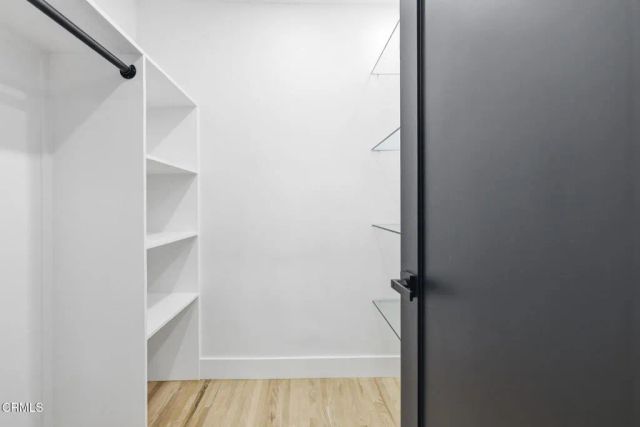 2001 Kenilworth Avenue Avenue, Los Angeles, CA 90039