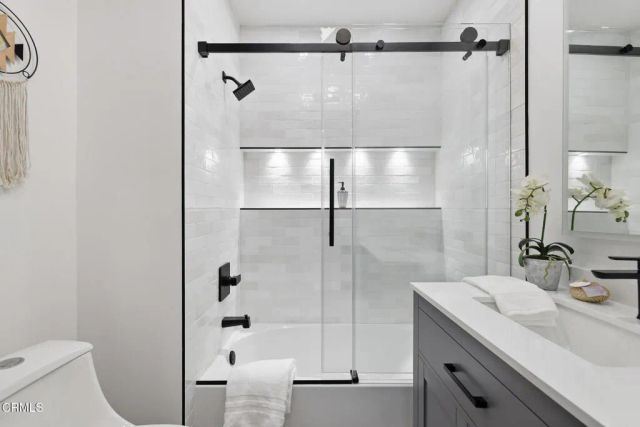 2001 Kenilworth Avenue Avenue, Los Angeles, CA 90039