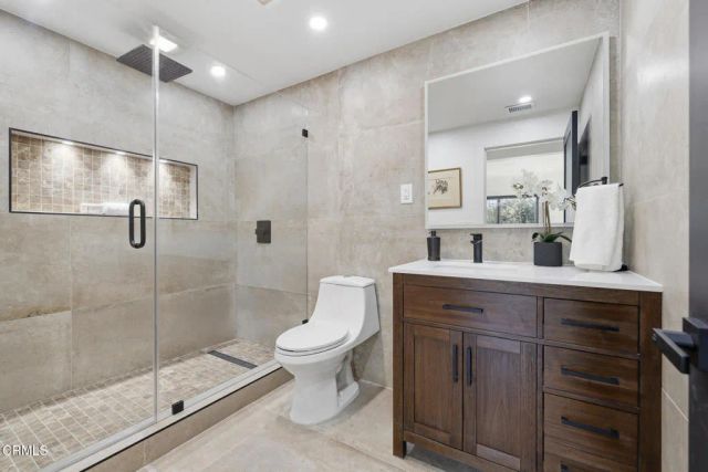 2001 Kenilworth Avenue Avenue, Los Angeles, CA 90039