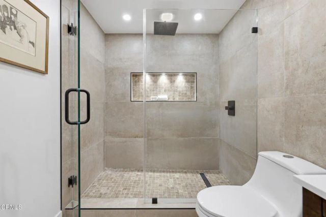 2001 Kenilworth Avenue Avenue, Los Angeles, CA 90039