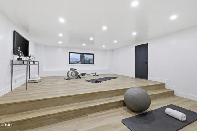 2001 Kenilworth Avenue Avenue, Los Angeles, CA 90039