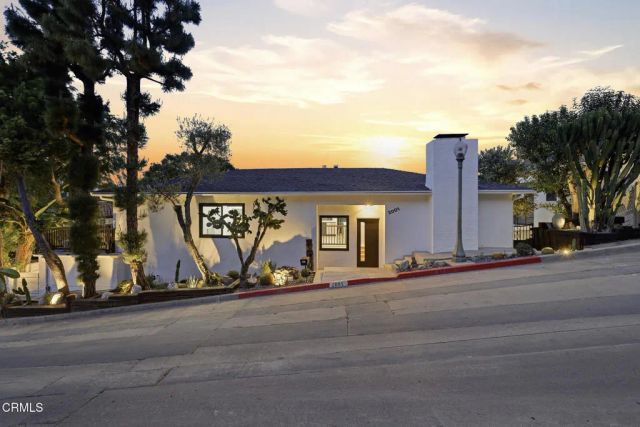 2001 Kenilworth Avenue Avenue, Los Angeles, CA 90039