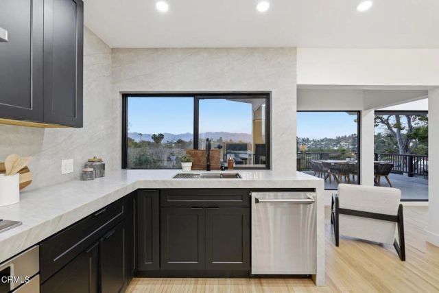 2001 Kenilworth Avenue Avenue, Los Angeles, CA 90039