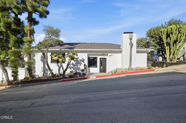 2001 Kenilworth Avenue Avenue, Los Angeles, CA 90039