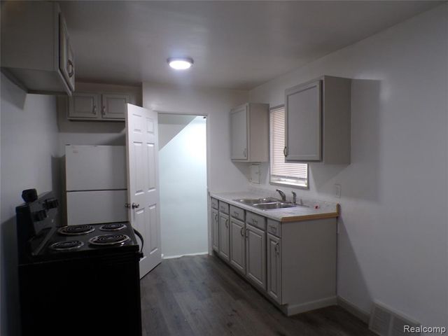 19467 Greydale Avenue, Detroit, MI 48219