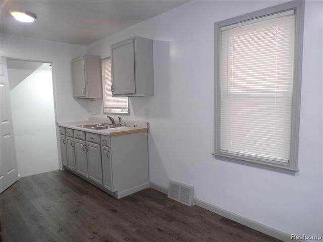 19467 Greydale Avenue, Detroit, MI 48219