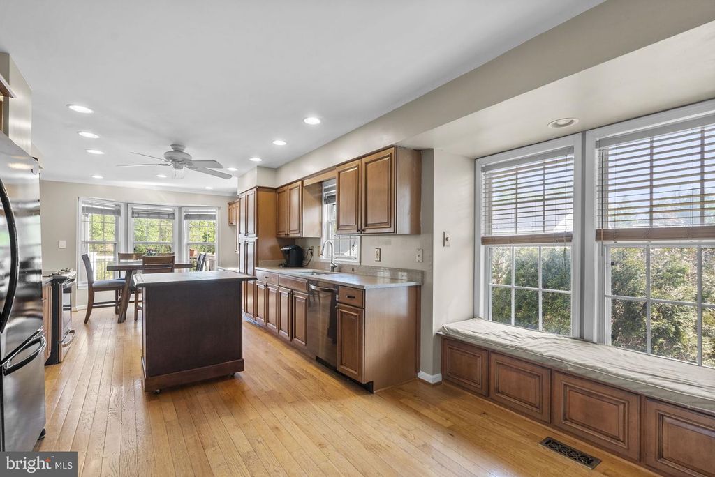 Image 15 of property listing at 11645 SUN CIRCLE WAY, Columbia, MD 21044