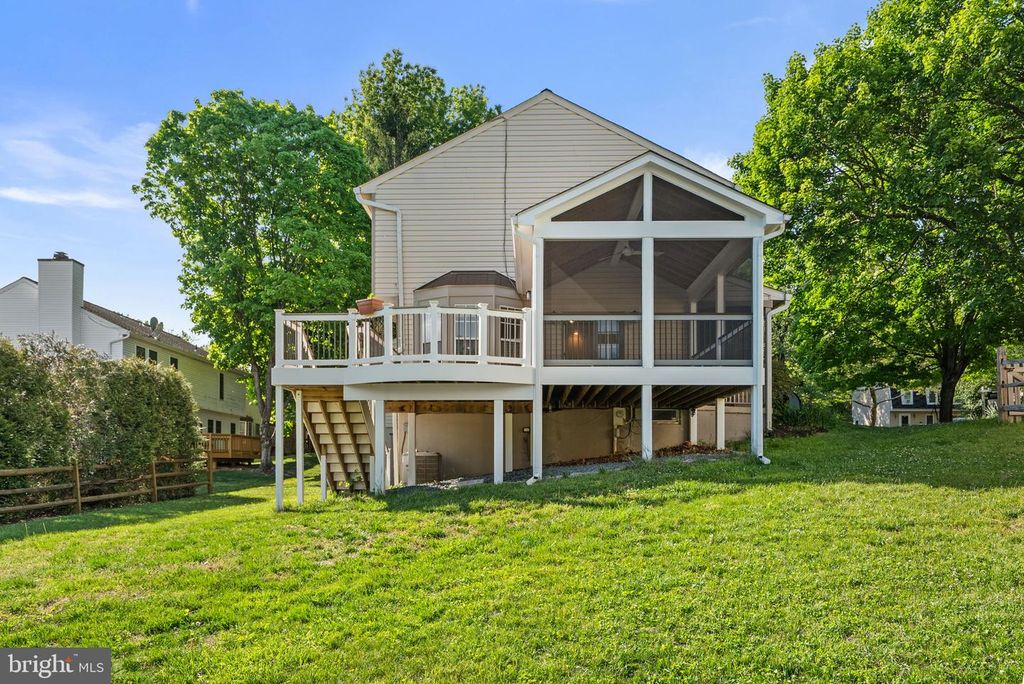 Image 3 of property listing at 11645 SUN CIRCLE WAY, Columbia, MD 21044