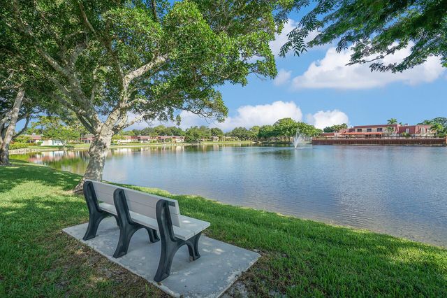 772 NANTUCKET Circle B, Lake Worth, FL 33467