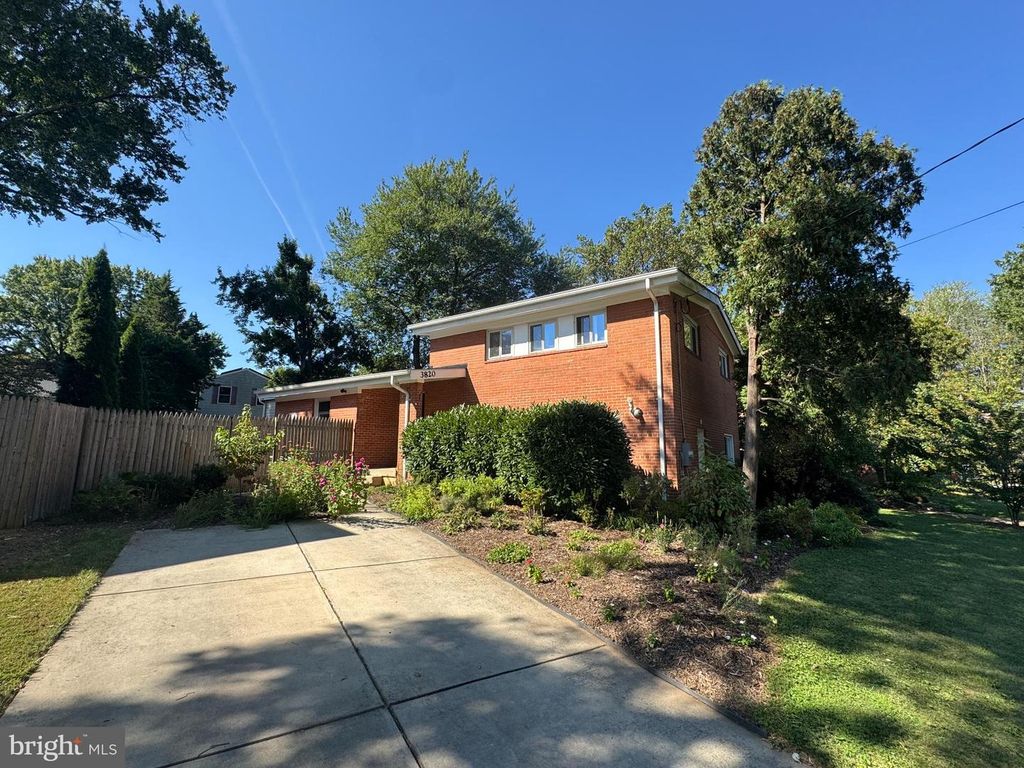 3820 DENFELD AVE, Kensington, MD 20895