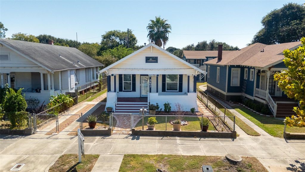 3407 Avenue Q, Galveston, TX 77550