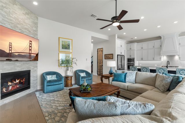 400 Fema Valle Drive, Mckinney, TX 75071