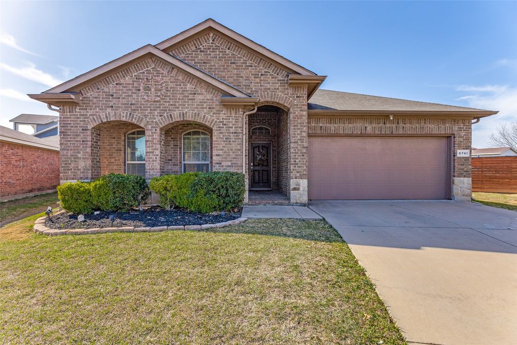 6741 Friendsway Drive, Fort Worth, TX 76137