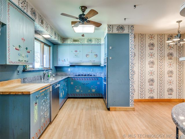 1420 E Fairview Avenue, Sapulpa, OK 74066