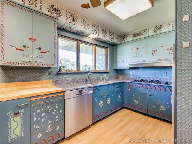 1420 E Fairview Avenue, Sapulpa, OK 74066