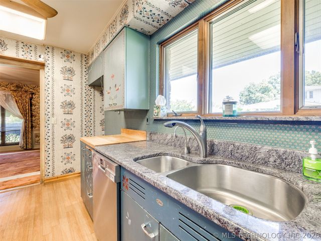 1420 E Fairview Avenue, Sapulpa, OK 74066