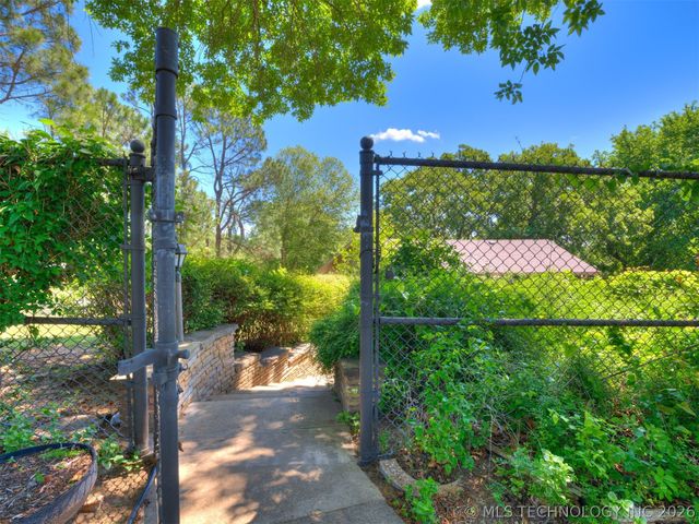 1420 E Fairview Avenue, Sapulpa, OK 74066