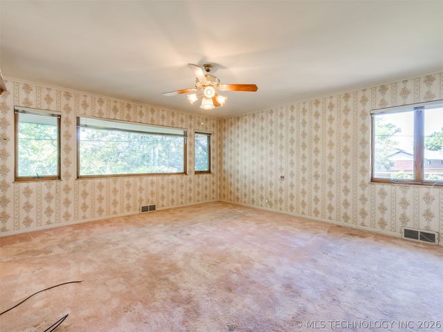 1420 E Fairview Avenue, Sapulpa, OK 74066