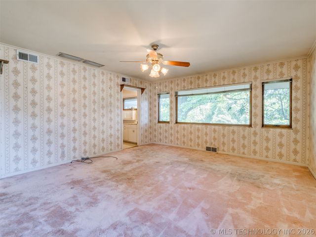 1420 E Fairview Avenue, Sapulpa, OK 74066
