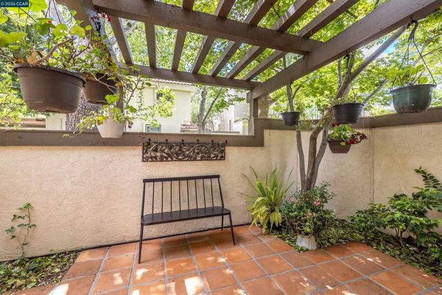 558 Churchill Downs Ct, Walnut Creek, CA 94596
