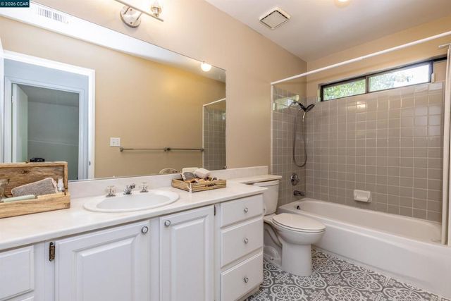 558 Churchill Downs Ct, Walnut Creek, CA 94596