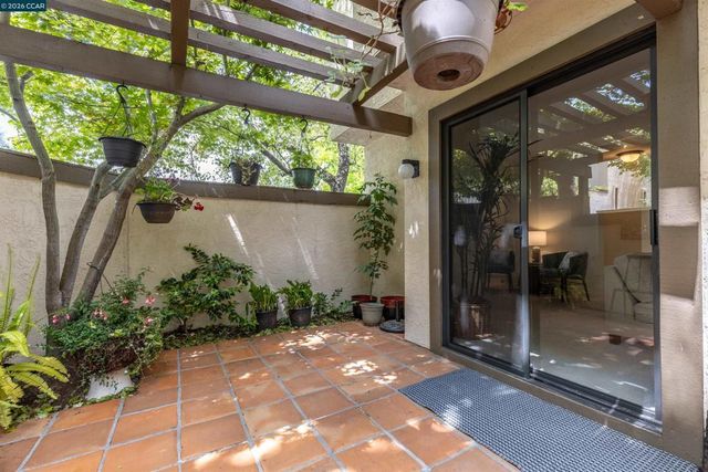 558 Churchill Downs Ct, Walnut Creek, CA 94596