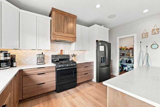 2915 NW Beechwood Court, Ankeny, IA 50023