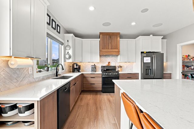 2915 NW Beechwood Court, Ankeny, IA 50023