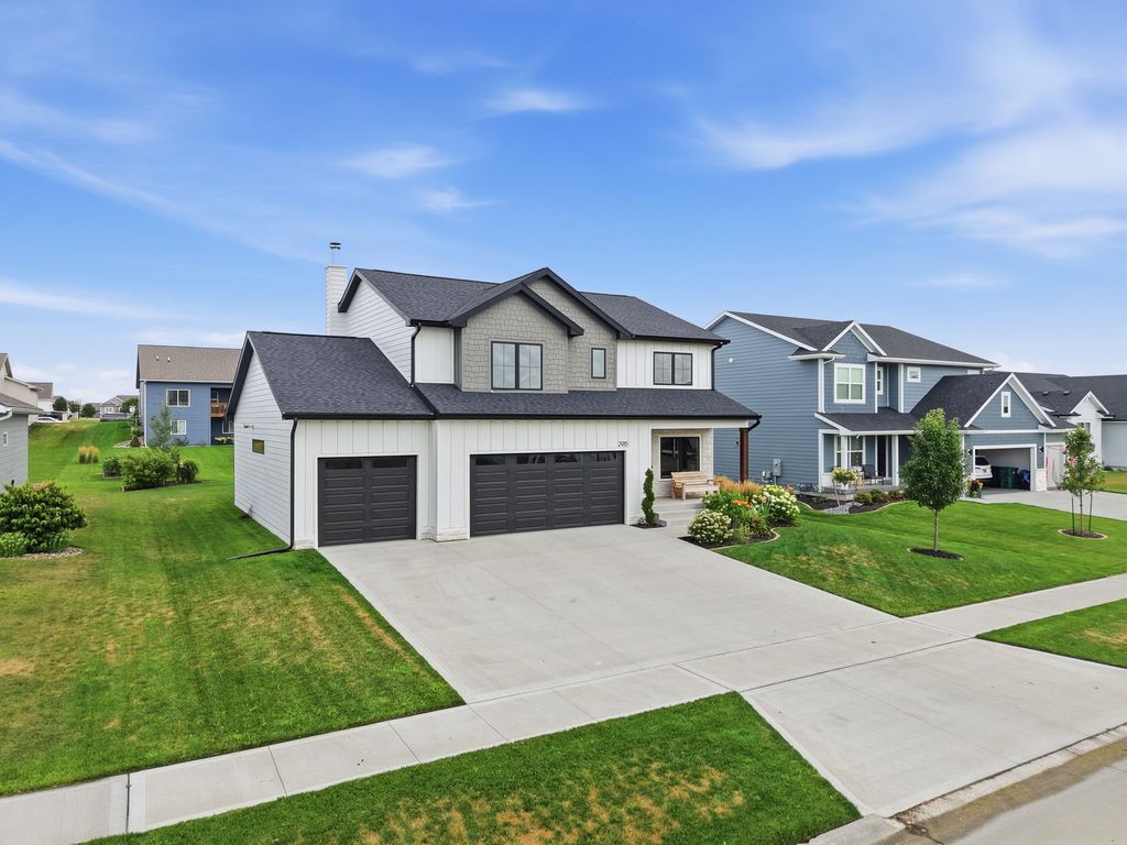 2915 NW Beechwood Court, Ankeny, IA 50023