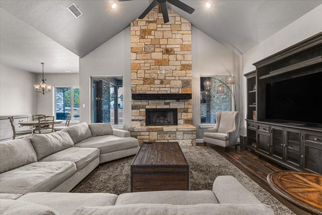 127 Paradise Oaks Court, Paradise, TX 76073