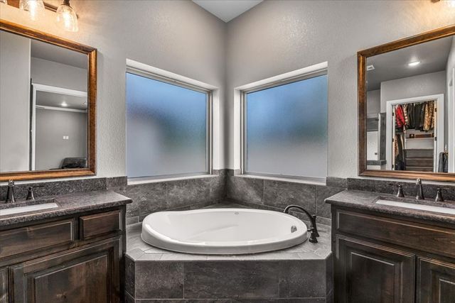 127 Paradise Oaks Court, Paradise, TX 76073