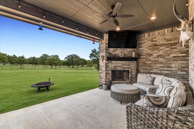 127 Paradise Oaks Court, Paradise, TX 76073