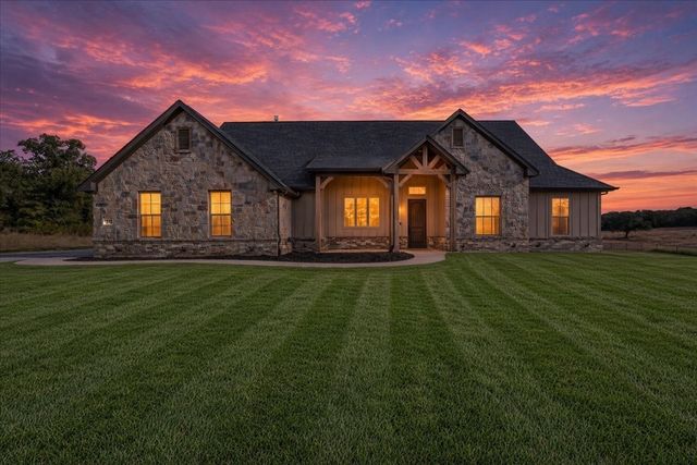 127 Paradise Oaks Court, Paradise, TX 76073