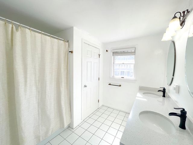 11 Fernwood St 11, North Andover, MA 01845