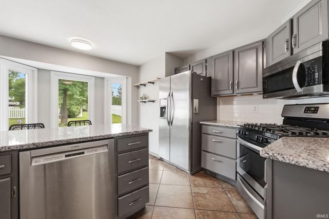 624 Woodland Springs Place, Fort Wayne, IN 46825