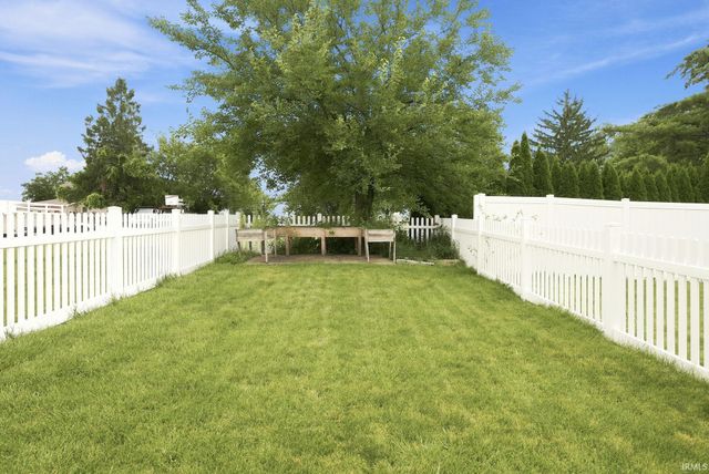 624 Woodland Springs Place, Fort Wayne, IN 46825