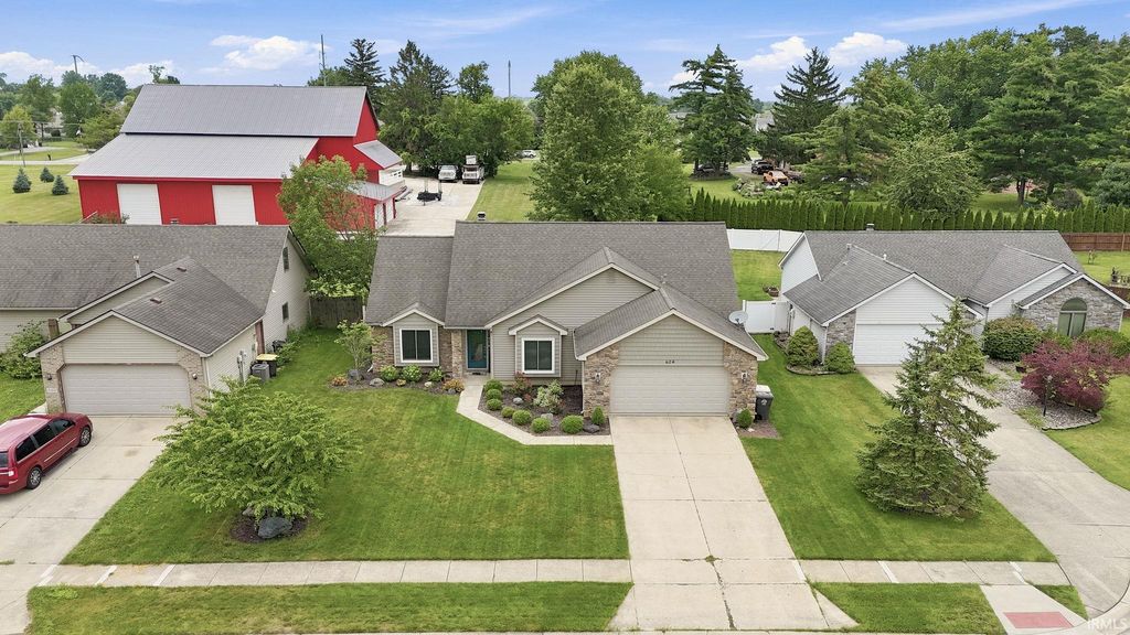 624 Woodland Springs Place, Fort Wayne, IN 46825