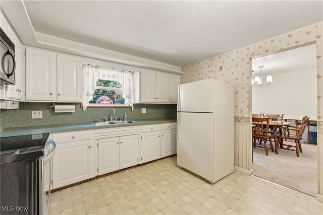 2406 Nottingham Street NW, Massillon, OH 44646