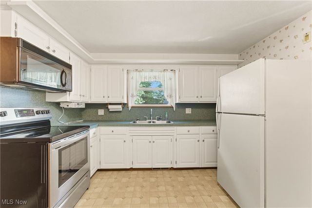 2406 Nottingham Street NW, Massillon, OH 44646