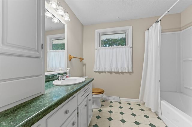 2406 Nottingham Street NW, Massillon, OH 44646