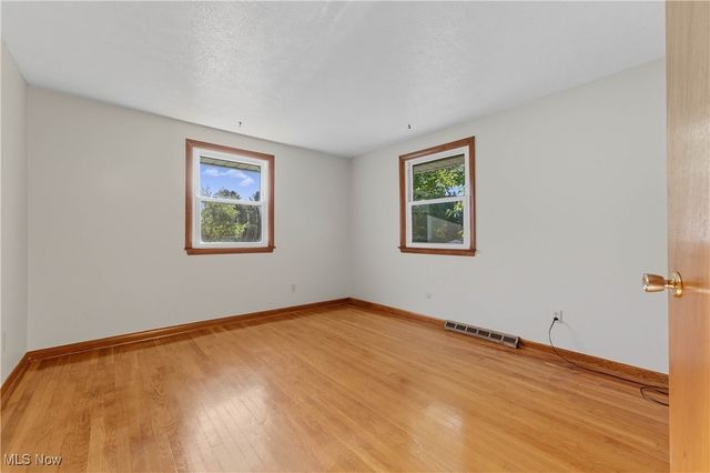 2406 Nottingham Street NW, Massillon, OH 44646